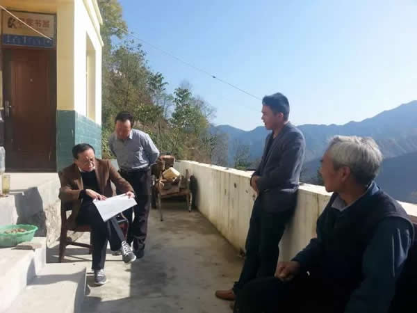 隴運(yùn)集團(tuán)公司董事長、黨委書記李寅祥率相關(guān)人員專程前往精準(zhǔn)扶貧點(diǎn)進(jìn)行深入調(diào)研