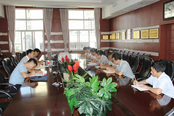市交通運(yùn)輸局黨組書記、局長馬潤同志對隴運(yùn)集團(tuán)公司全面從嚴(yán)治黨及黨風(fēng)廉政建設(shè)進(jìn)行專題調(diào)研