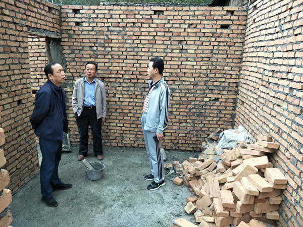 隴運(yùn)集團(tuán)公司黨委書(shū)記、董事長(zhǎng)李寅祥同志深入琵琶鎮(zhèn)寧強(qiáng)村開(kāi)展幫扶工作