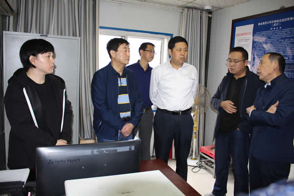 市交通運輸局黨組副書記、市運管局局長何濤一行到隴運集團公司檢查國慶節(jié)前安全生產(chǎn)工作