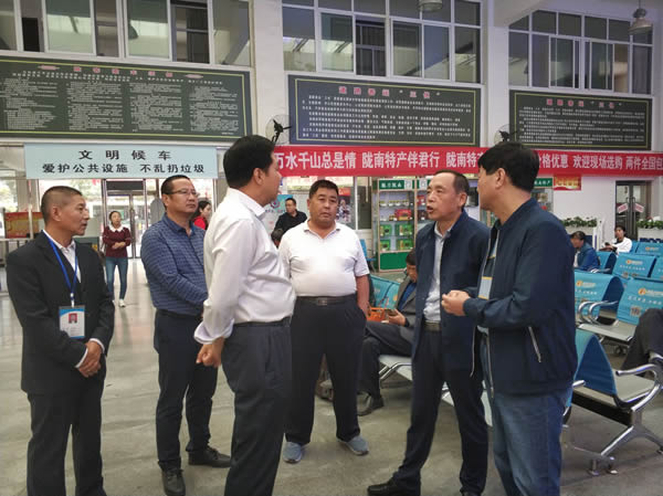 市交通運輸局黨組副書記、市運管局局長何濤一行到隴運集團公司檢查國慶節(jié)前安全生產(chǎn)工作