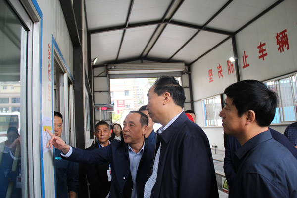 市安委辦主任、安監(jiān)局局長李永宏一行到隴運集團公司檢查指導(dǎo)工作