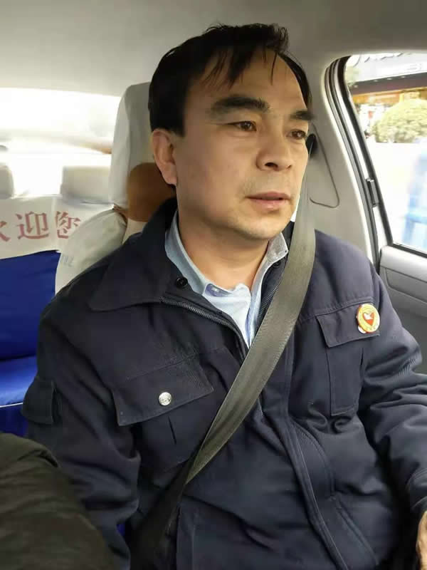 【拾金不昧】為隴運集團(tuán)潤祥出租車公司駕駛員“王劉德”點贊?。? onmousewheel=