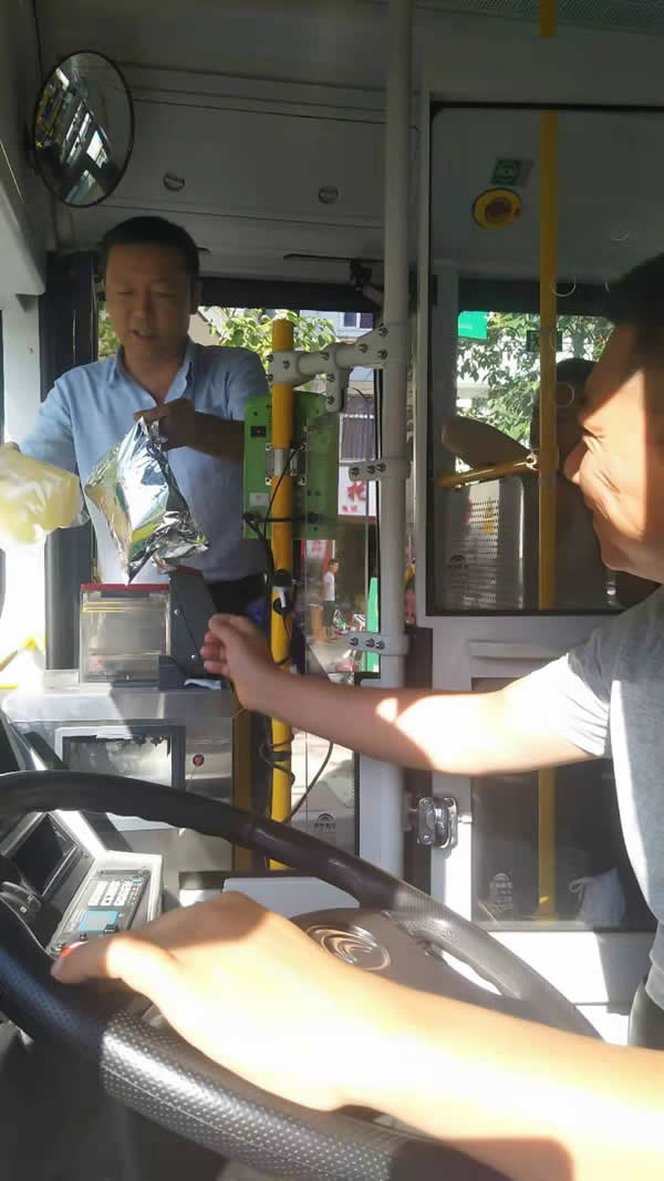 隴運集團(tuán)公司開展“夏送清涼”慰問一線職工活動