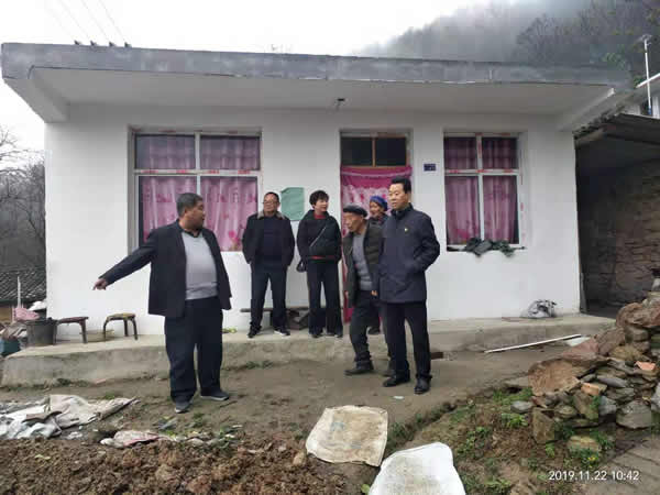 隴運(yùn)集團(tuán)公司開(kāi)展“解難題、辦實(shí)事、送溫暖”主題黨日活動(dòng)