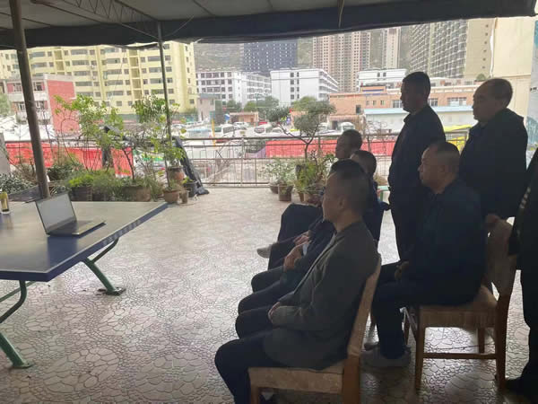 隴運集團(tuán)公司職工收看2020-2021年度全國“安康杯”競賽活動表彰暨經(jīng)驗交流會