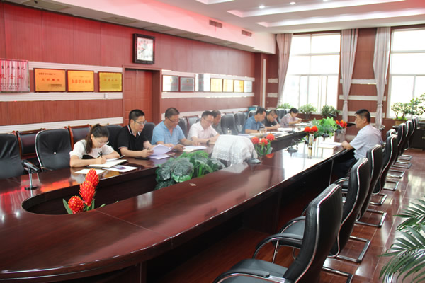 隴運(yùn)集團(tuán)公司黨委召開理論學(xué)習(xí)中心組集中學(xué)習(xí)暨黨委(擴(kuò)大)會(huì)議 傳達(dá)學(xué)習(xí)黨的二十屆三中全會(huì)精神 研究貫徹落實(shí)措施