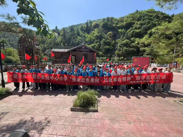 隴運集團潤華旅行社組織開展“傳承紅色